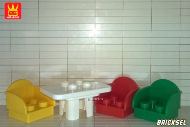 Набор из белого стола, красного, зеленого, желтого стульев-кресел
