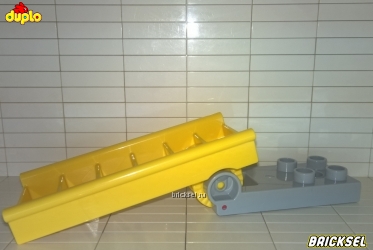 Лестница откидная желтая на серой пластинке 2х4